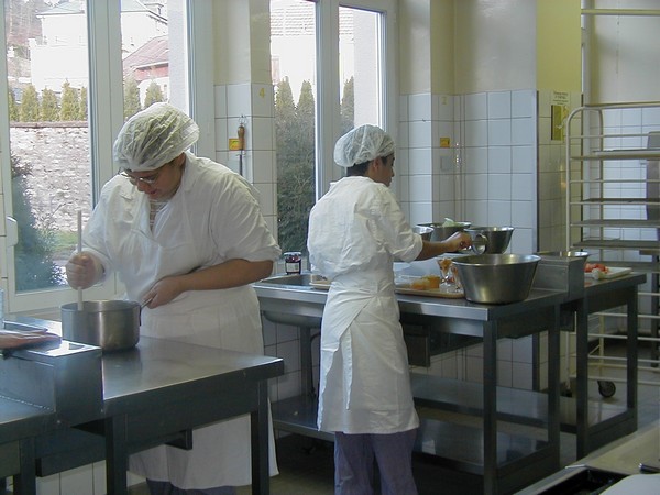 Agent polyvalent de restauration Agent polyvalent de restauration