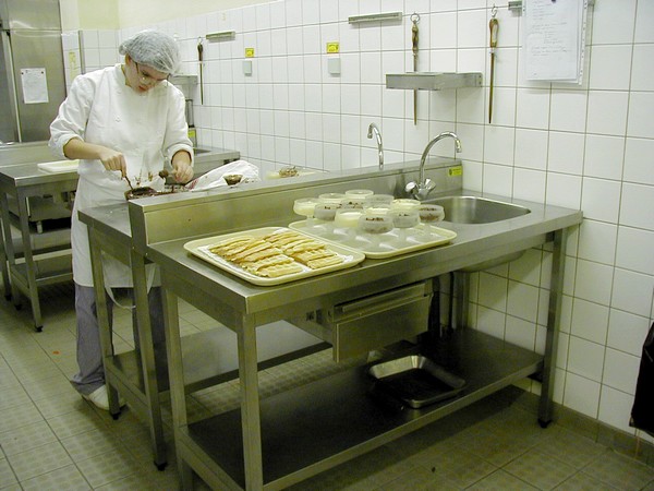 Agent polyvalent de restauration en cuisine Agent polyvalent de restauration en cuisine