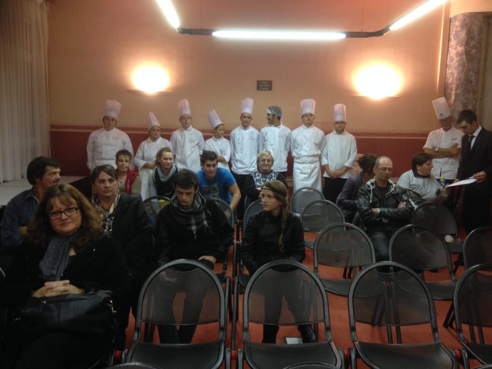 Remise des tenues aux élèves Remise des tenues aux élèves