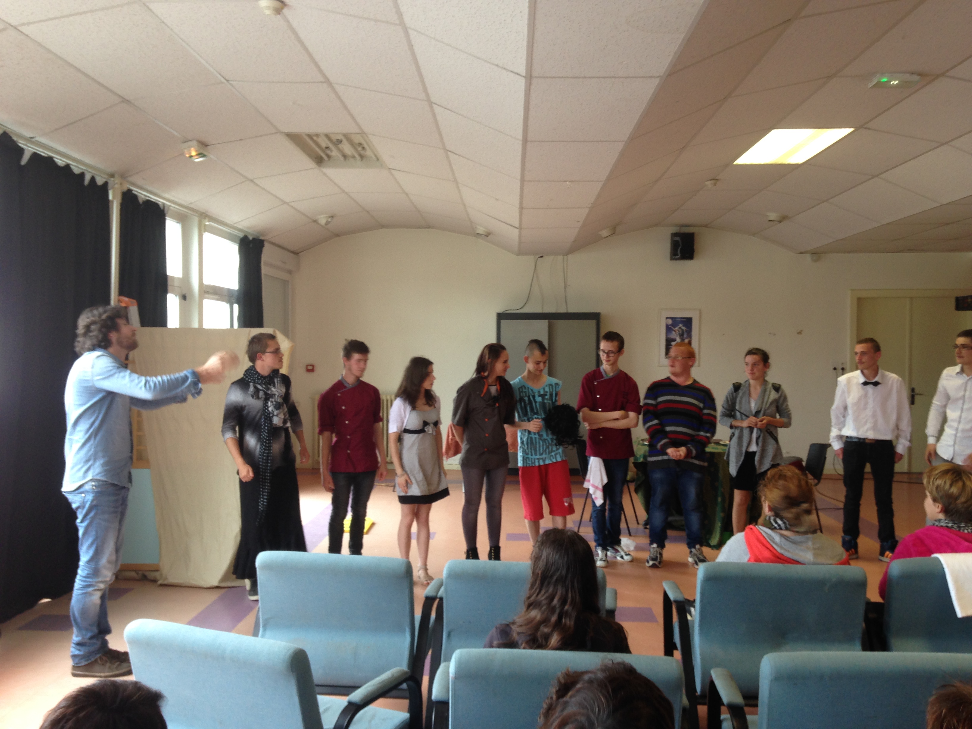 Pièce de théâtre des élèves CAP Restauration Pièce de théâtre des élèves CAP Restauration